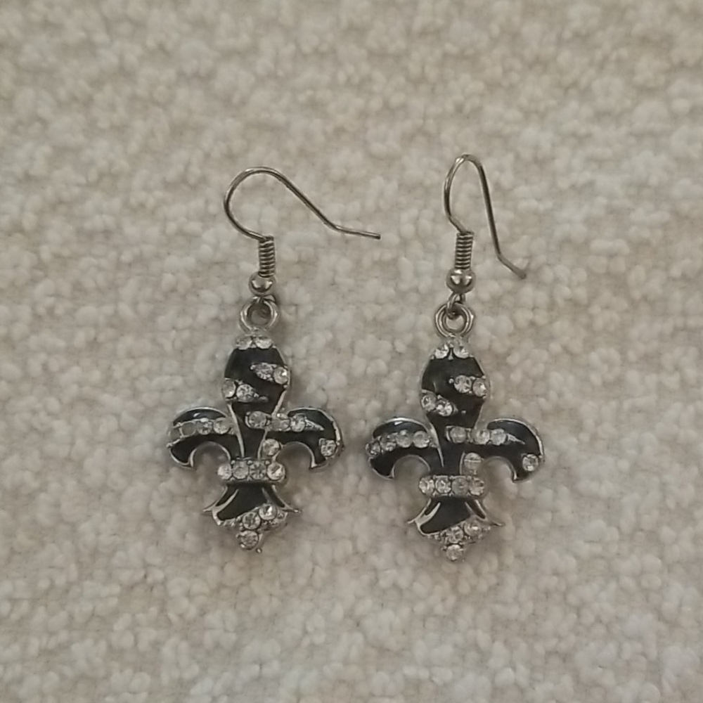 Silvertone Zebra Stripe Fleur de Lis Earrings
